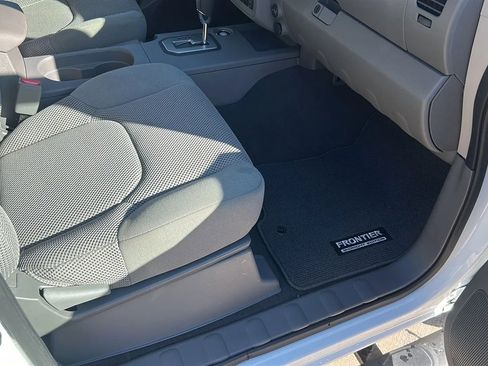 Used 2021 Nissan Frontier SV w/ Midnight Edition Floor Mats image 39
