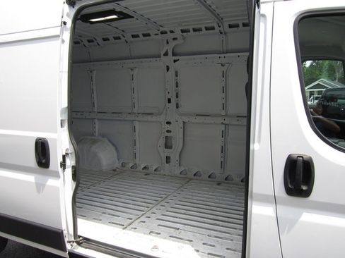 Used 2024 RAM ProMaster 2500 w/ Convenience Group FWD image 14