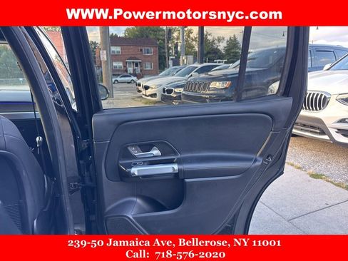 Used 2021 Mercedes-Benz GLB 250 4MATIC w/ Premium Package image 16