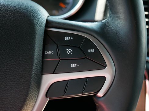 Used 2019 Jeep Grand Cherokee Altitude AWD/4WD image 29