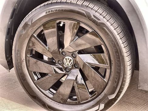 Used 2024 Volkswagen Atlas Cross Sport SE image 9