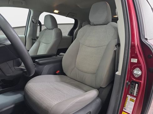 Certified 2023 Toyota Sienna LE FWD image 12
