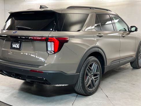 Used 2026 Ford Explorer ST-Line w/ ST-Line Street Pack AWD/4WD image 5