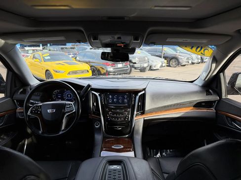 Used 2017 Cadillac Escalade Premium Luxury image 31