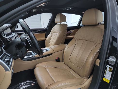 Used 2017 BMW 740i image 14