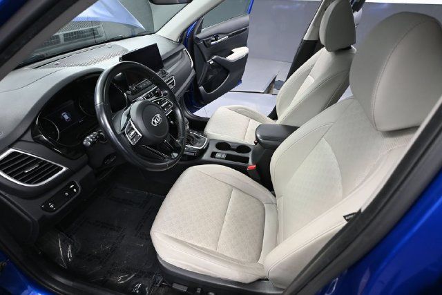 Used 2021 Kia Seltos SX w/ SX Sunroof Package AWD/4WD image 18