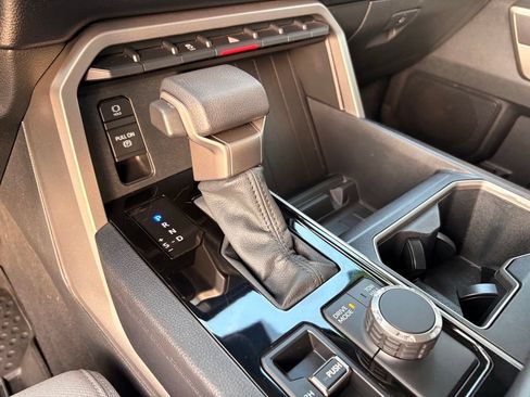 Used 2022 Toyota Tundra SR5 AWD/4WD image 19