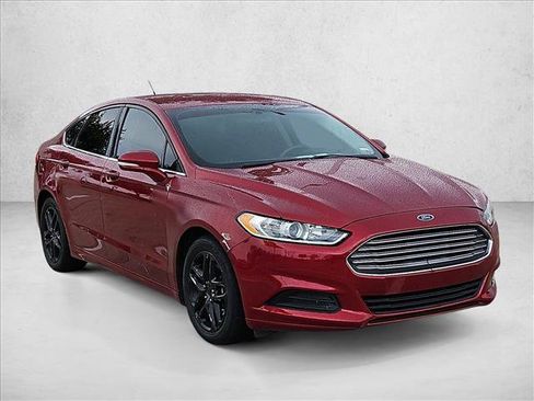 Used 2016 Ford Fusion SE FWD image 3