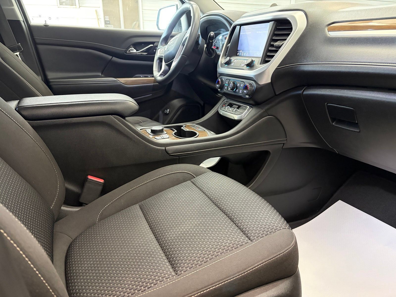 Used 2021 GMC Acadia SLE w/ Driver Convenience Package AWD/4WD image 26