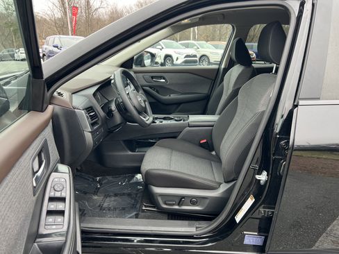 Certified 2023 Nissan Rogue SV image 12