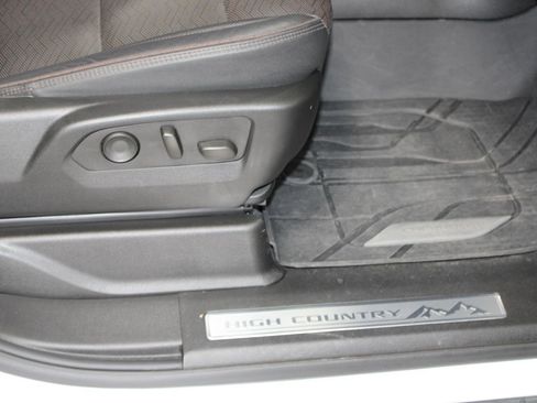 Used 2024 Chevrolet Tahoe High Country image 21