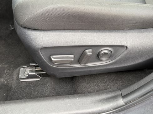 Used 2025 Toyota RAV4 XLE FWD image 15