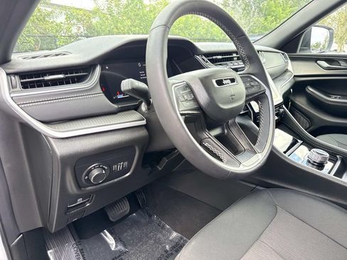 Used 2025 Jeep Grand Cherokee L Laredo w/ Luxury Tech Group I RWD image 23
