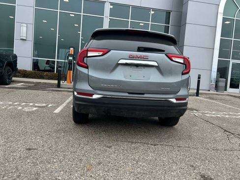 Used 2024 GMC Terrain SLT image 24