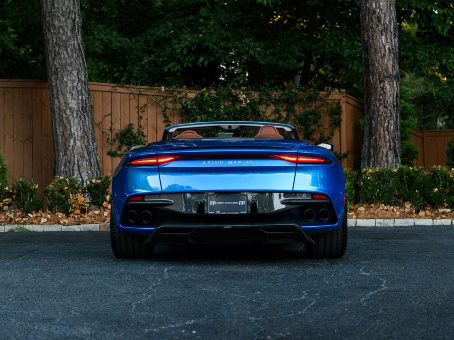 Used 2020 Aston Martin DBS Superleggera Volante RWD image 8