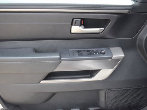 Used 2022 Toyota Tundra SR5 w/ SR5 Convenience Package AWD/4WD image 22