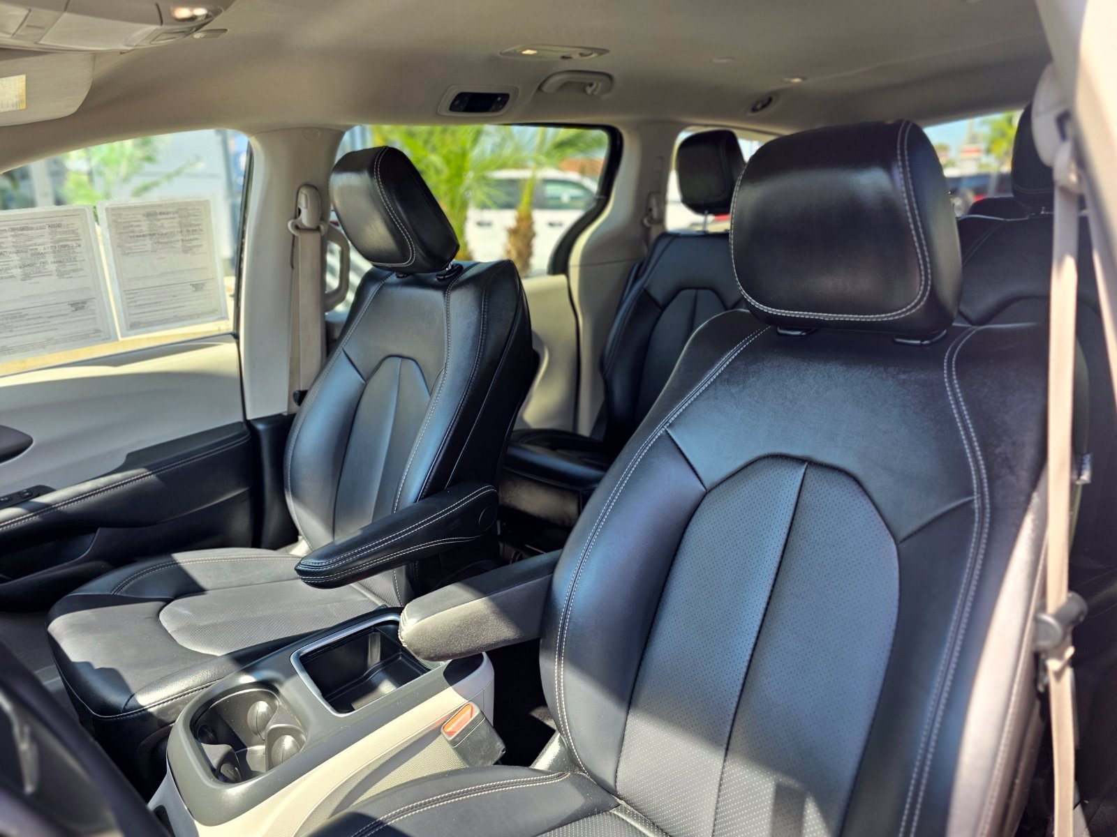 Used 2024 Chrysler Pacifica Limited FWD image 22