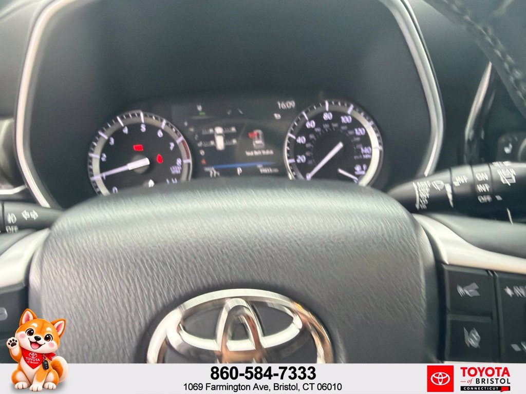 Used 2022 Toyota Highlander XLE AWD/4WD image 23