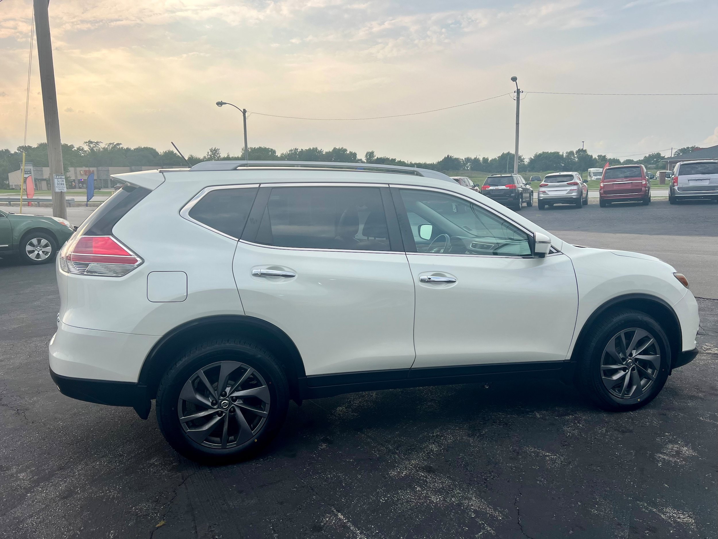 Used 2016 Nissan Rogue SL w/ SL Premium Package AWD/4WD image 4