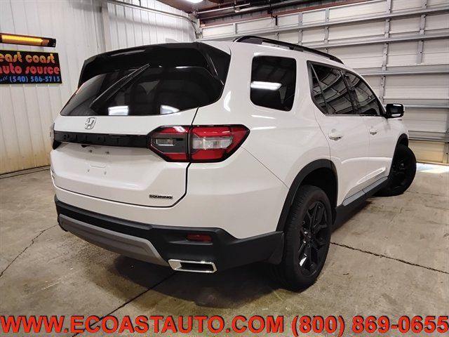 Used 2025 Honda Pilot Touring image 3