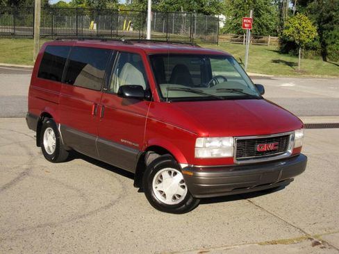 Used 1999 GMC Safari AWD image 2