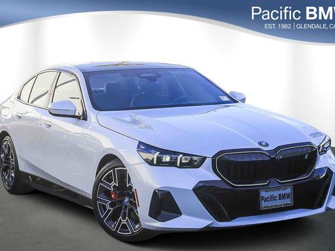 Used 2025 BMW i5 xDrive40 image 1