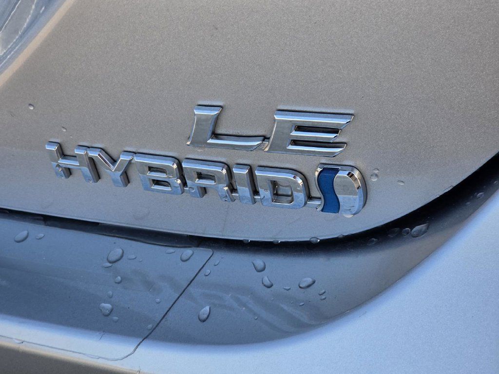 Used 2020 Toyota Camry LE FWD image 5