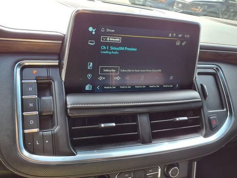 Used 2024 Chevrolet Suburban Premier w/ Premium Package 2 AWD/4WD image 6