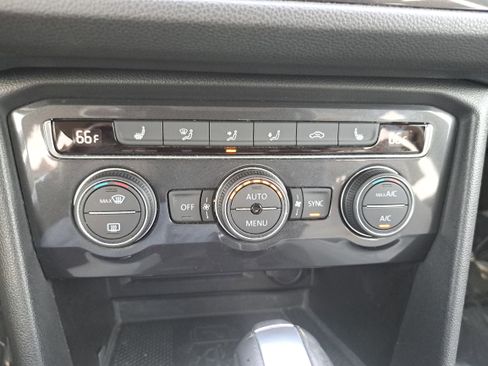 Certified 2021 Volkswagen Tiguan SE image 20