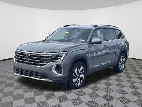 Used 2025 Volkswagen Atlas SE AWD/4WD image 2