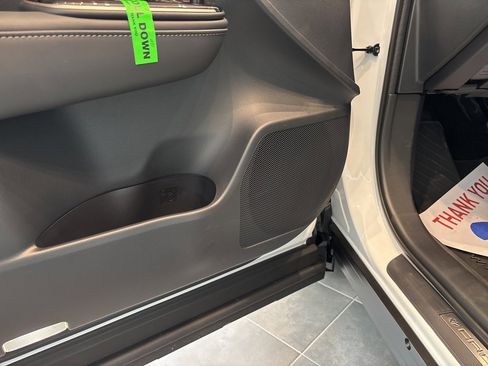 New 2025 Toyota Crown Signia Limited w/ Advanced Technology Package image 10