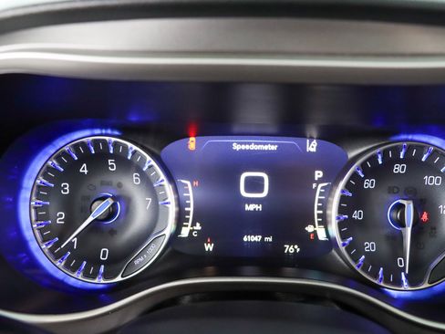 Used 2023 Chrysler Pacifica Touring-L FWD image 15
