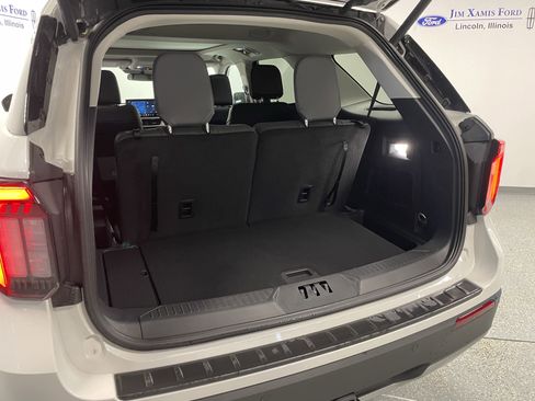 Used 2025 Ford Explorer Active w/ Active Comfort Package image 26