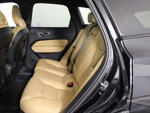 Certified 2023 Volvo XC60 B5 Ultimate w/ Climate Package image 32