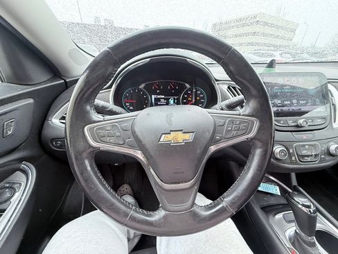 Used 2017 Chevrolet Malibu LT image 14