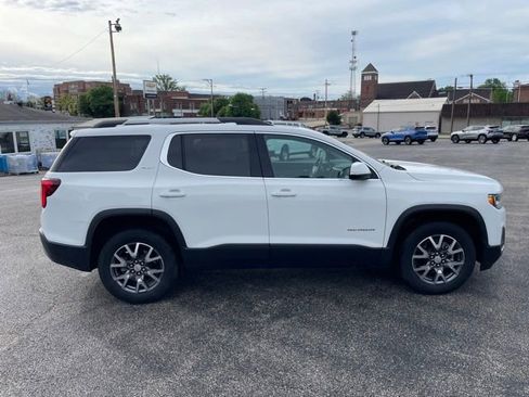 Used 2023 GMC Acadia SLT w/ Preferred Package FWD image 4