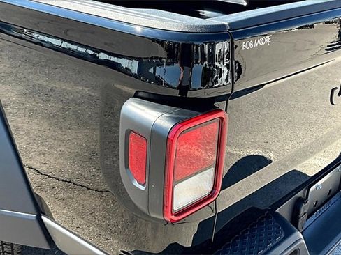 Used 2023 Jeep Gladiator Sport image 33