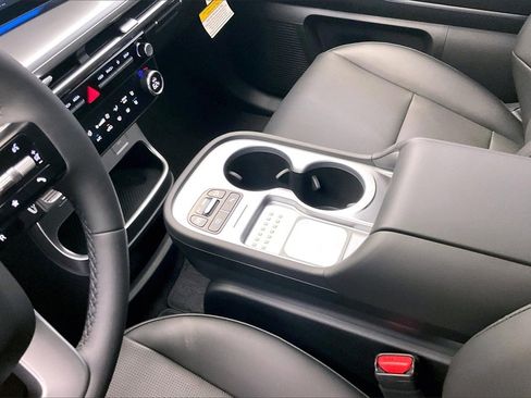 New 2026 Hyundai Ioniq 9 SEL image 8