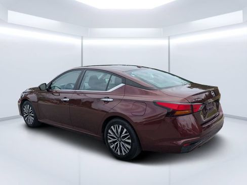 Used 2024 Nissan Altima 2.5 SV FWD image 5