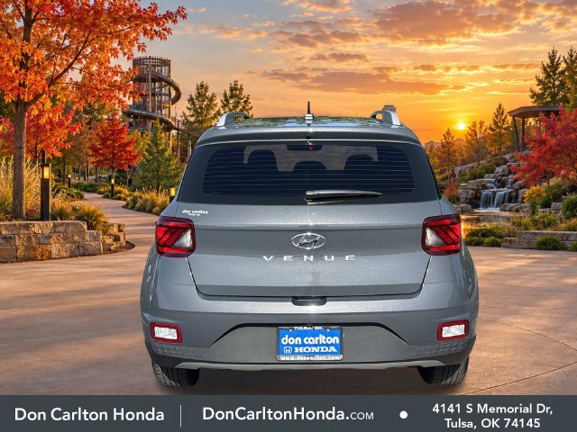 Used 2025 Hyundai Venue SEL FWD image 5