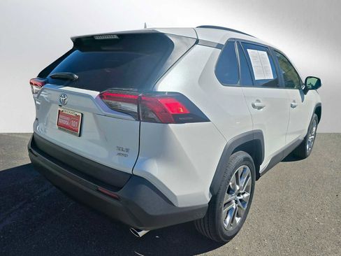 Used 2023 Toyota RAV4 XLE Premium image 3