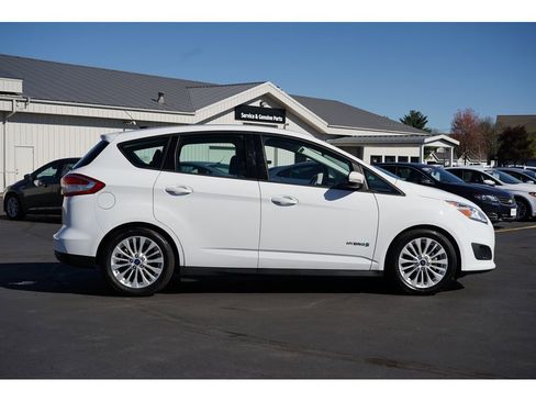 Used 2017 Ford C-MAX SE image 2