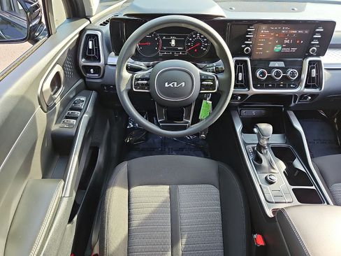 Used 2023 Kia Sorento LX FWD image 11