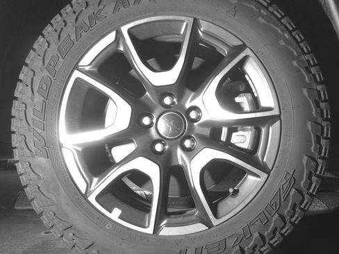 Used 2025 Jeep Compass Trailhawk image 13