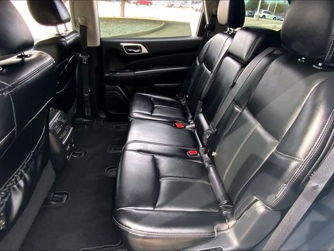 Used 2019 Nissan Pathfinder SL image 21