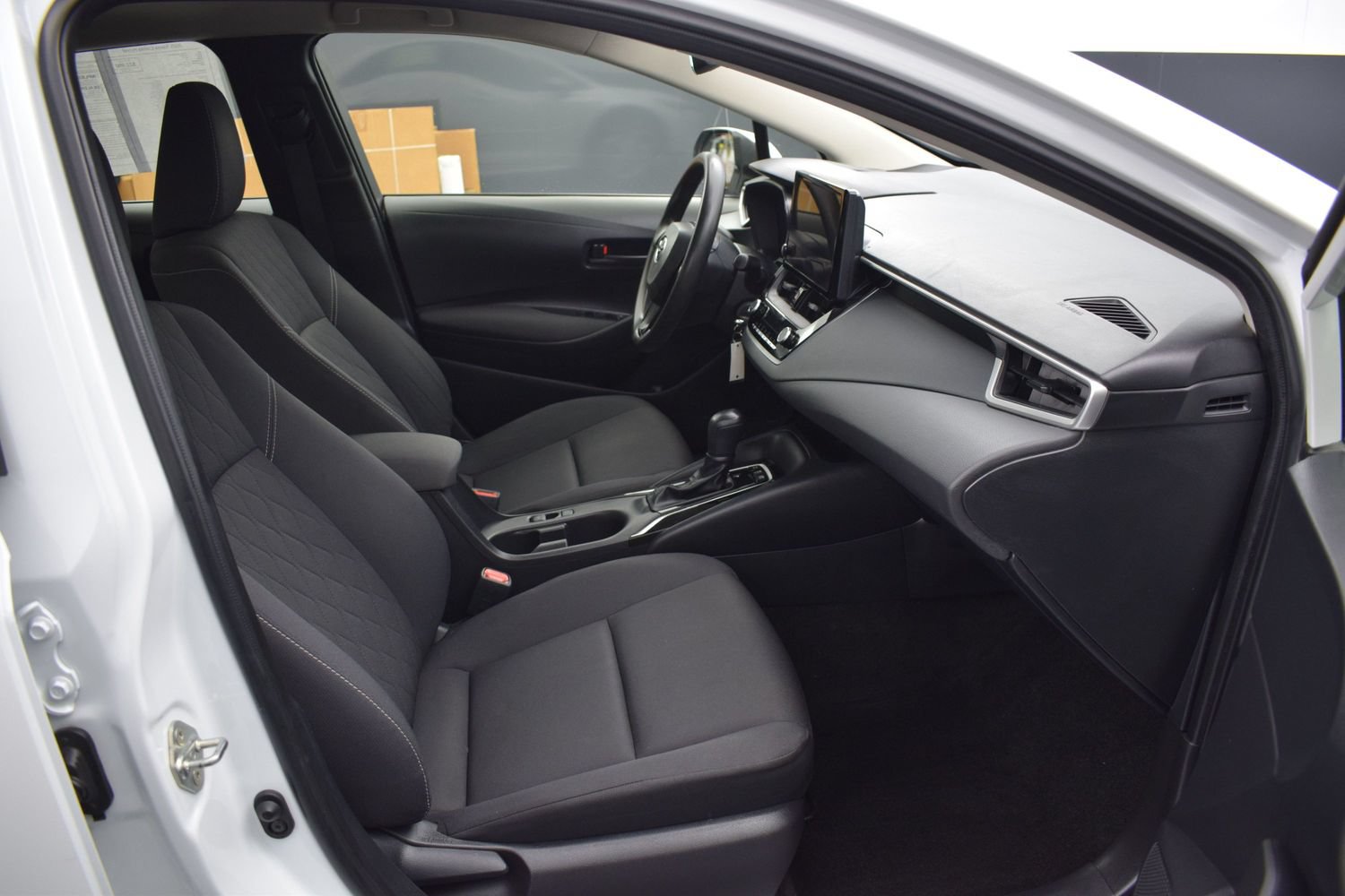 Used 2025 Toyota Corolla LE FWD image 11