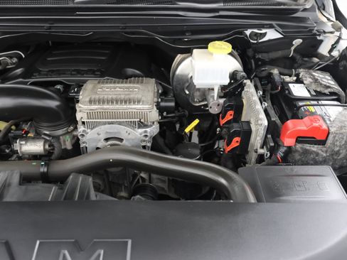 Used 2019 RAM 1500 Laramie AWD/4WD image 18