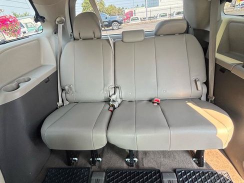 Used 2019 Toyota Sienna AWD image 27