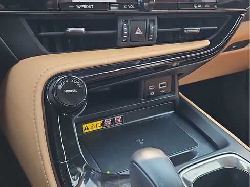 Used 2025 Lexus NX 250 FWD w/ Accessory Package (2T) image 17