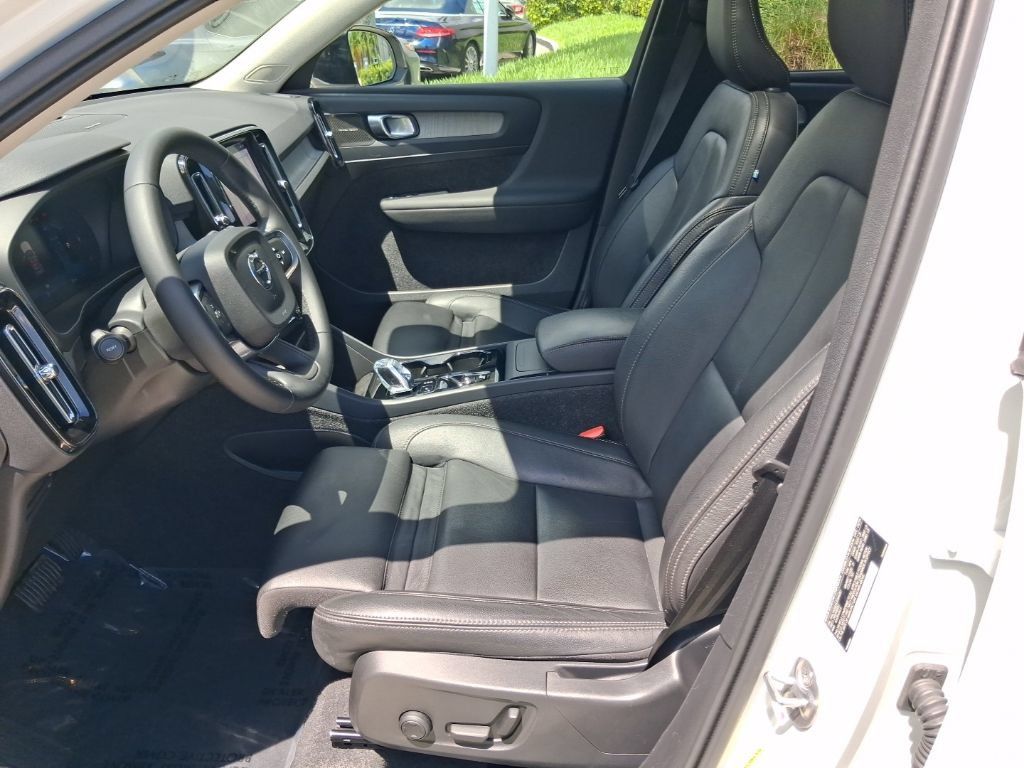 Used 2025 Volvo XC40 B5 Ultra AWD/4WD image 15